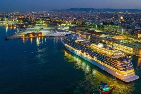 Thessaloniki port to Volos minivan transfer