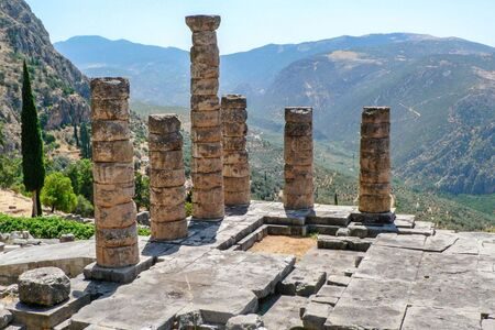 Volos to Delphi Tour-minivan