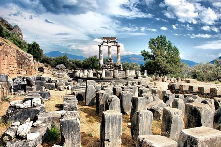 Volos Delphi Athens minivan tour