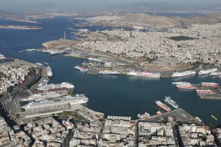 volos to piraeus port minivan transferAXV
